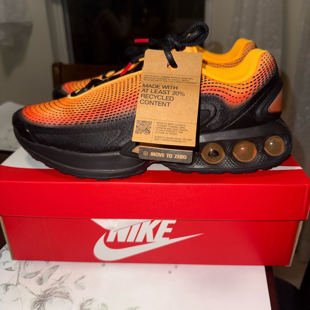 Nike men’s Air Max DN SE sneakers size 11 new